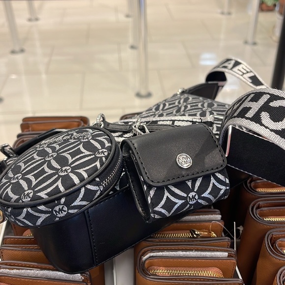 MICHAEL KORS Jet Set Travel Small Logo Jacquard Crossbody With Tech Attach NWT - Picture 6 of 16